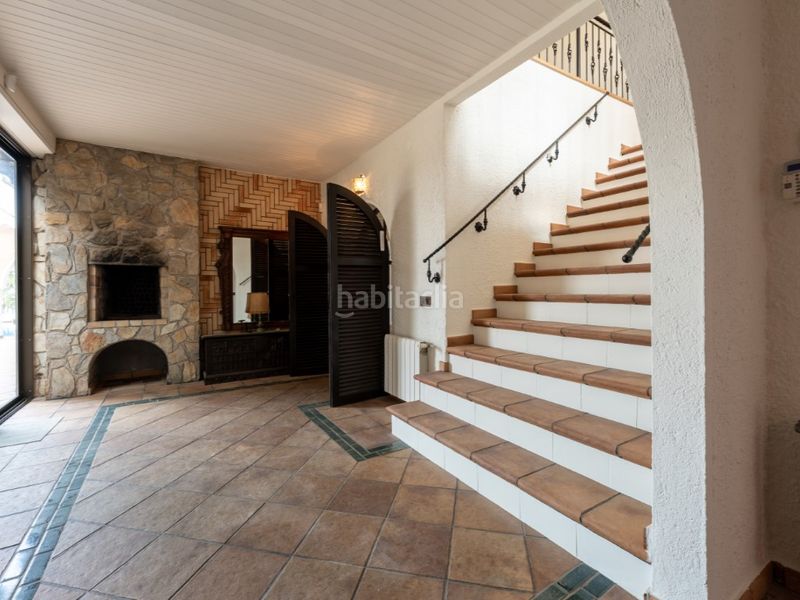 Foto b97c26cc-fd40-4aa7-a91b-9f78a2b27564. Casa amb calefacció a Requesens Empuriabrava