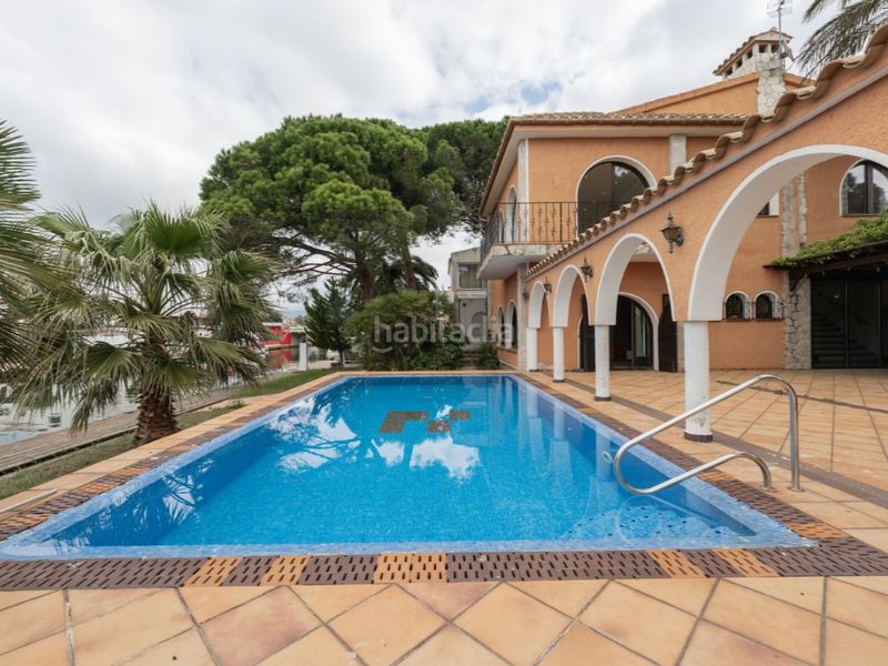 Foto d6743873-d586-40ff-bceb-ba1e99948657. Casa amb calefacció a Requesens Empuriabrava