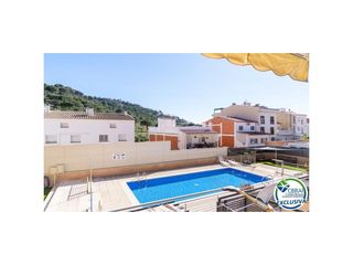 Flat  Calle de viena 58. Piso de 2 habitaciones y piscina comunitaria mas oliva, roses