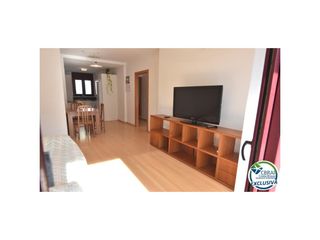 Flat in Calle de p calderon de la barca 38. Piso a 70m del mar y plaza de parking privada
