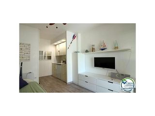 Casa  Carrer sant maurici. Casa con gran terraza al sur adosada ubicada en la zona de sant