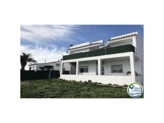 Maison  Calle del baix llobregat 4. Encantadora casa renovada en urbanización tranquila de roses