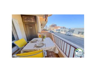 Appartamento in Avenida de la bocana 24. Apartamento con terraza, parking y vistas al canal  250 m de la