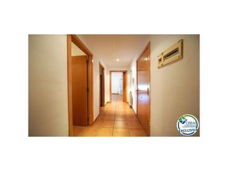 Appartement à Calle d'en mairo 54. Piso de 3 habitaciones en el centro de roses.