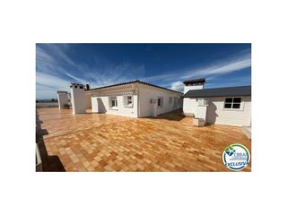 Àtic  Calle de l'arquitecte ant gaudi 45. Ático increíble en roses.