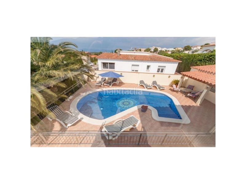 Foto 23aa0fae-9219-4611-8d08-f1c682eb08a3. Casa amb calefacció aparcament a Nord Roses