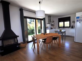 House  Calle delicies 17. Casa con jardín en sant pere pescador.