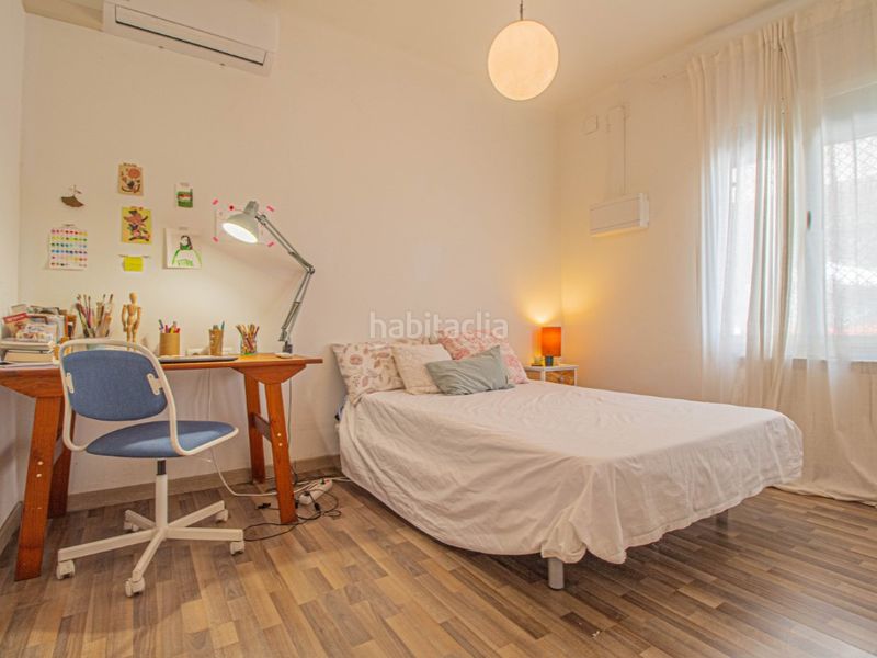 Foto f6f279f2-0d0b-4f4a-bd03-ef17969bd8e9. Casa amb aparcament a Centre Figueres