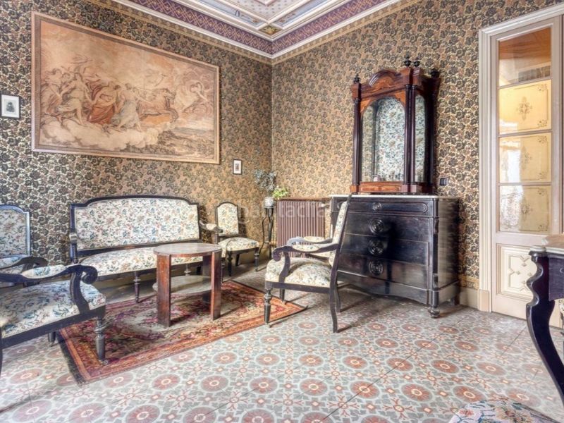 Foto a2dbf3be-4a6b-401f-81a9-1ccda265705d. Casa edificio en venda en centro . en Centre Figueres