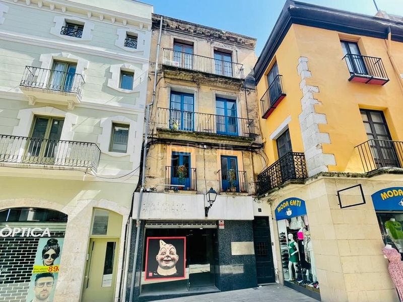 Foto e6b6a9c2-291a-44aa-bb66-fcd22118e7e3. Edifici a Centre Figueres