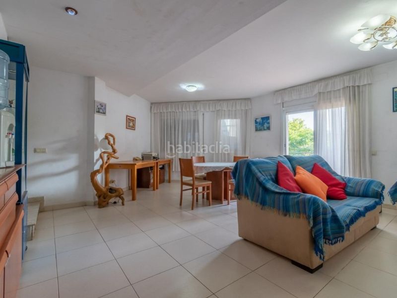 Foto f1a4ea36-029a-472b-89eb-4b2beec34268. Casa a Centre Roses