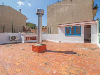 Casa  Calle fortia. Casa de 3 habitaciones en el centro de figueres