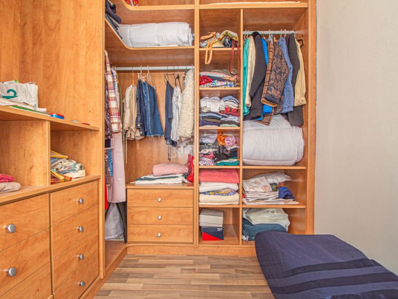 Foto ee01fb67-40ae-4f00-a63d-b09fb4fb02d9. Casa amb aparcament a Centre Figueres