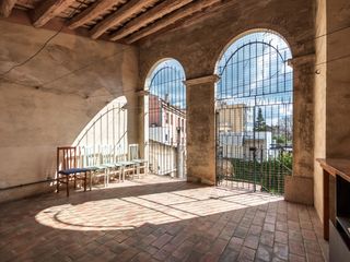 Haus  Calle forn nou 12. Edificio en venta en el centro peatonal y comercial de figueres