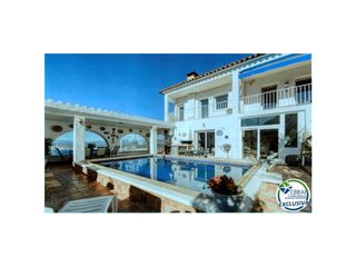 Maison  Calle de la pujada del puig rom. Magnífica casa con vista panorámica a la bahía de roses  licenci