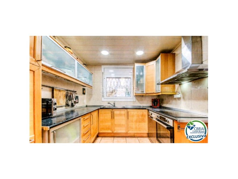 Foto f5777dac-0e9c-4875-9859-8a653c94edb0. Casa amb aparcament a Puig Rom-Canyelles-Almadrava Roses