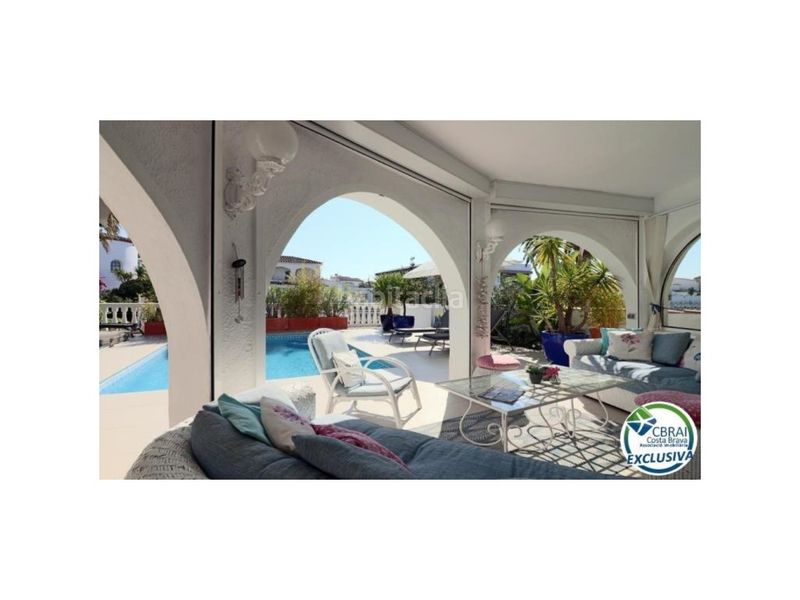 Foto 224455fe-48a7-4230-b264-606b4a00e4ef. Casa amb aparcament piscina a Cap Ras - Creus - Falconera Empuriabrava