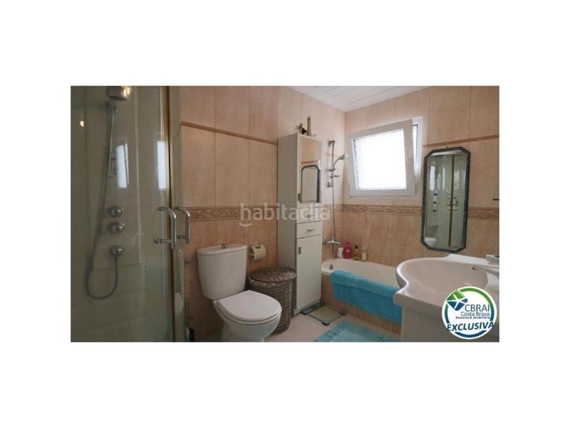 Foto 2f925fdb-f696-4df0-b256-2bf4282b8456. Casa amb aparcament piscina a Cap Ras - Creus - Falconera Empuriabrava