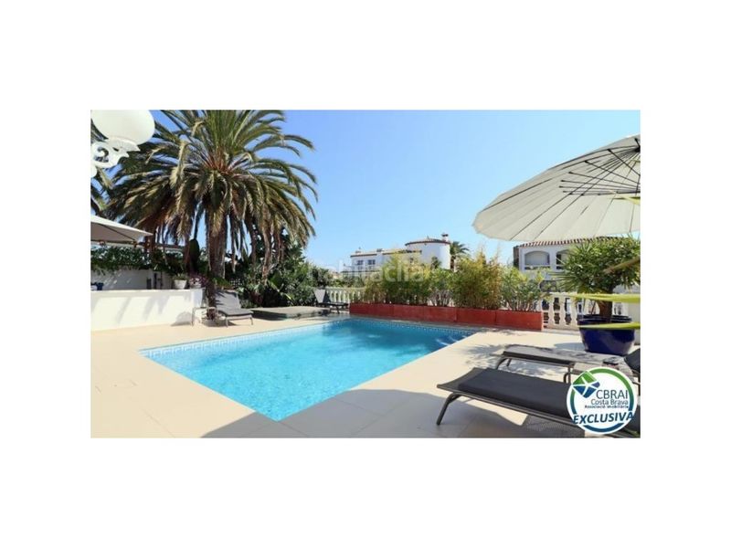 Foto bd02c85a-988f-4f3d-aff9-81532baefe00. Casa amb aparcament piscina a Cap Ras - Creus - Falconera Empuriabrava