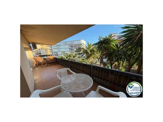 Flat in Avenida de la bocana 50. Amplio y luminoso apartamento situado a pocos pasos de la playa,