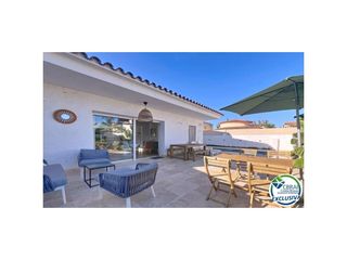 Casa  Sector alberes. Oportunidad  casa de una planta con piscina en empuriabrava