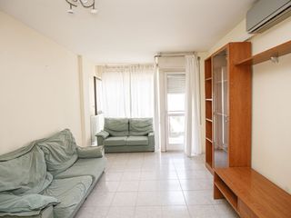 Appartement  Calle st pau 159. Piso económico de 3 habitaciones en figueres