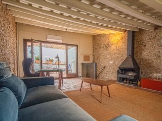 Casa  Callejón comptes d'empuries. Buscas una auténtica casa de estilo rústico en pleno casco antig