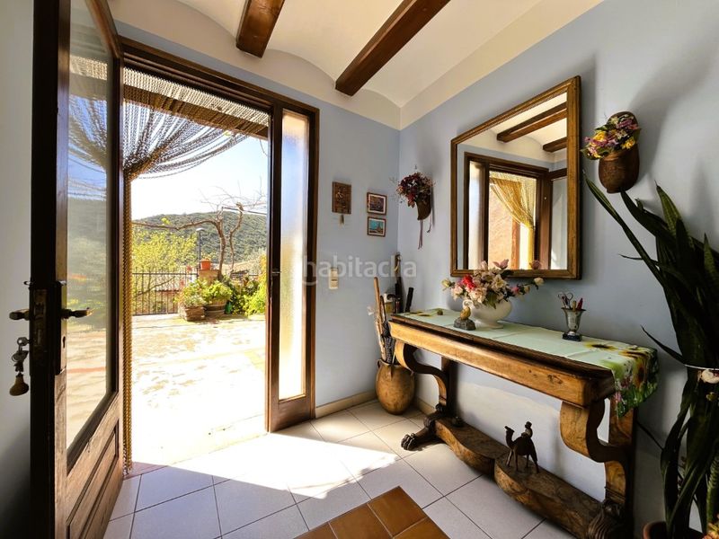 Foto adb75bdb-6df1-41bb-9088-f09917005a57. Casa amb aparcament a Biure