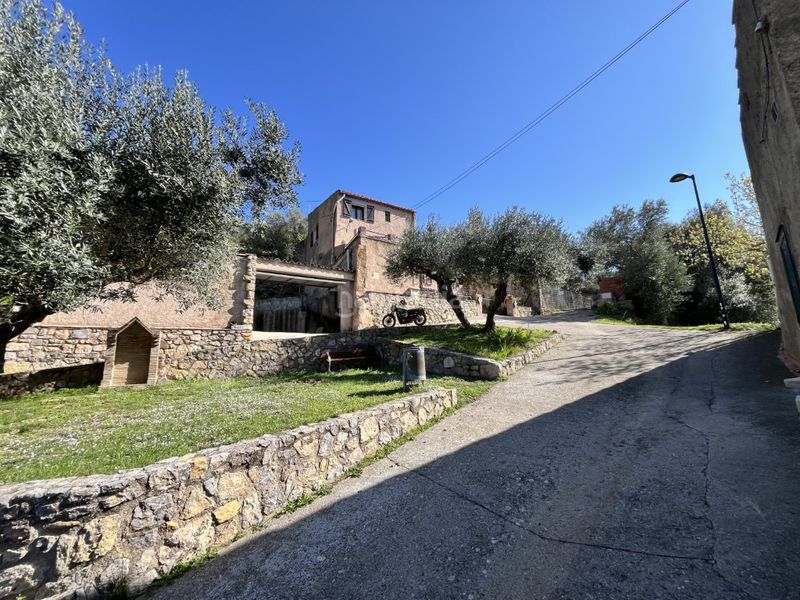Foto b231d5a5-eb50-40fb-91a7-9e803a77b302. Casa amb aparcament a Biure