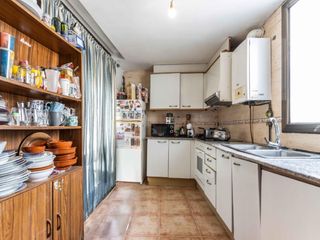 Appartamento  Calle emporda. Piso de 3 habitaciones a un precio único.