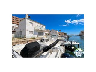 Maison à Avenida de la bocana 47. Casa con amarres 8x3 en santa margarita  roses