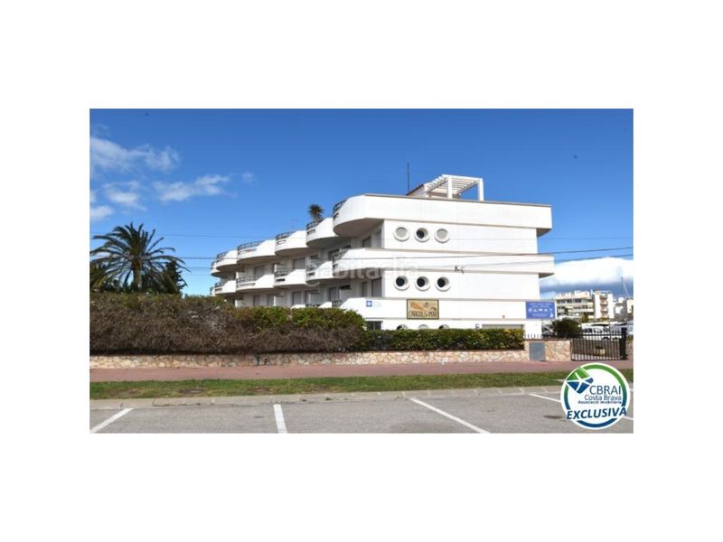 Foto 271b7be7-4e6c-4105-81b2-7c491a528d1e. Edifici a sector salins 4ª linia 1a a Salins - Cavall de Mar Empuriabrava