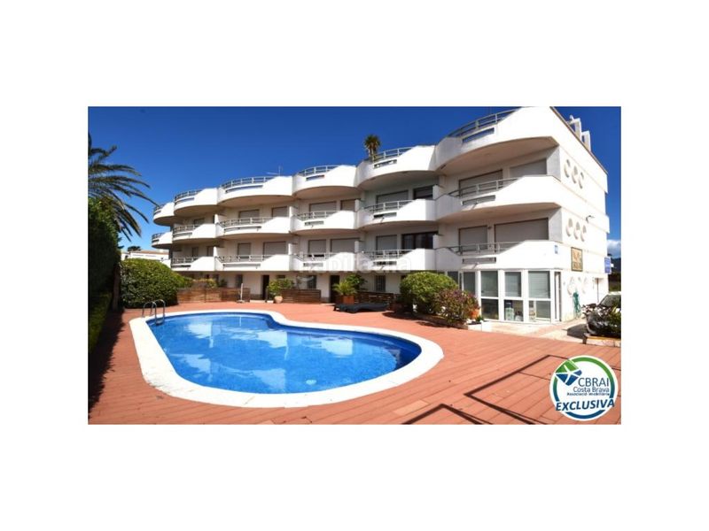 Foto bfc6a71a-f49c-4d8a-aa51-159fad2653ce. Edifici a sector salins 4ª linia 1a a Salins - Cavall de Mar Empuriabrava