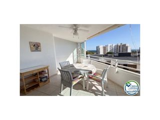 Pis  Calle de p calderon de la barca 6. Apartamento con vistas al mar y terraza salatà, roses