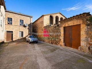 Masia  Calle de la mosca. Casa de pueblo por reformar.