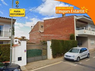 Terreno residenziale  Carrer de sant andreu. Parcela edificable de 260m2 en torroella de montgrí.