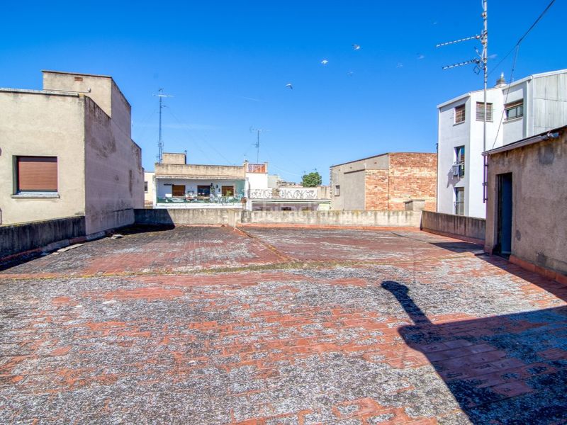 Foto 050396ee-3ab0-41e0-a04c-f41dafd8cd92. Edificio en calle esperanca 6 edificio . en Centre Figueres