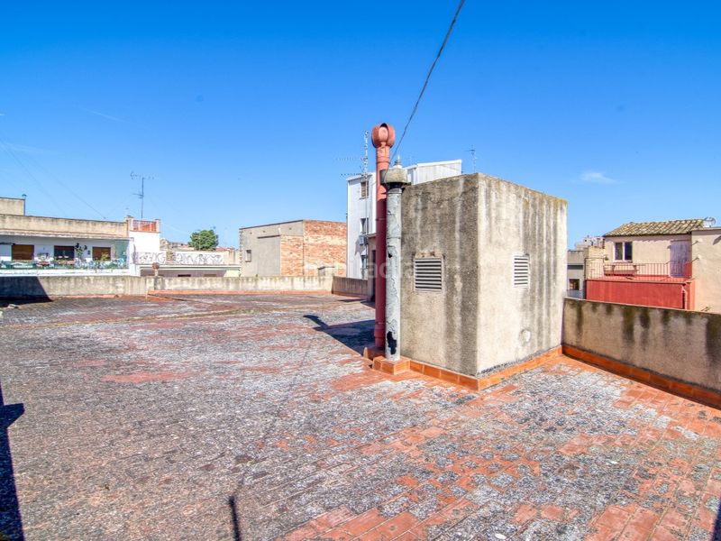 Foto a240b497-a801-4a8f-8ba6-9b3e71be80e2. Edificio en calle esperanca 6 edificio . en Centre Figueres