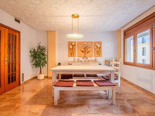 Flat  Calle pujada al castell 15. Espectacular  piso de 5 habitaciones en figueres centro.
