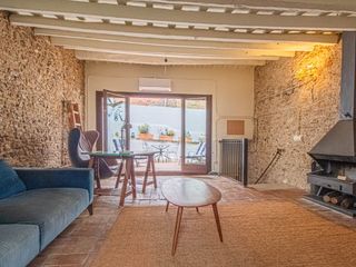 House  Callejón comptes d'empuries. Casa de estilo rústico a un precio ideal.