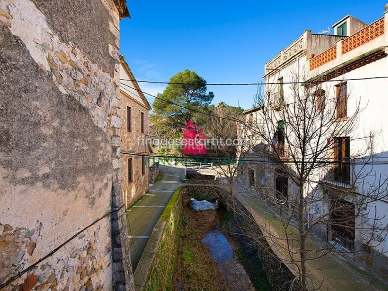 Foto 05bff244-7123-4128-8d09-db8db3dd9d84. Casa amb aparcament a Crespià