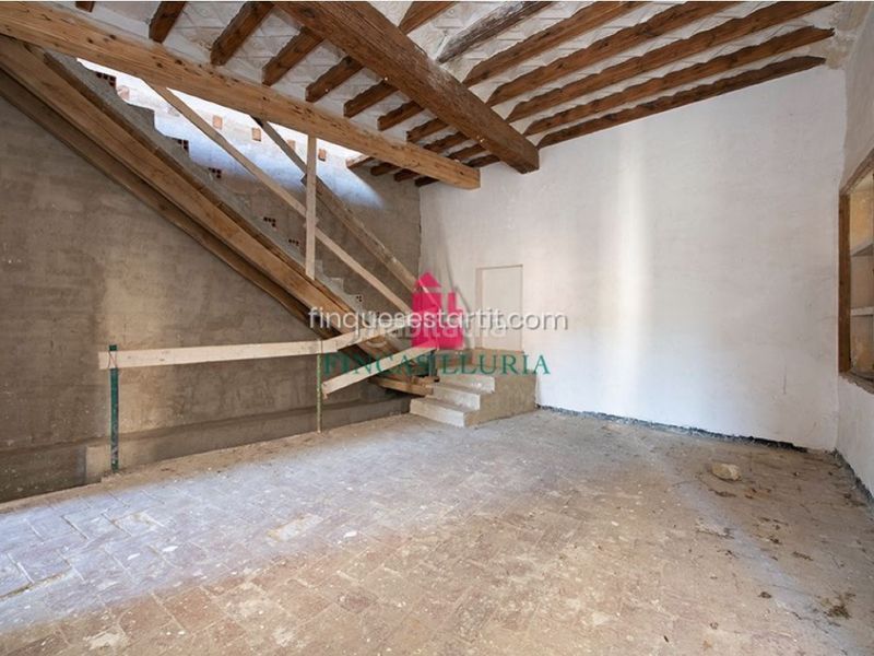 Foto ffb987c9-2afd-4044-989b-9f3a72b4b8e7. Casa amb aparcament a Crespià
