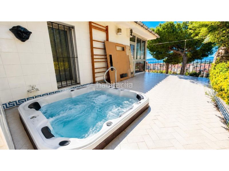 Foto 604f8a7f-d395-494f-a4ac-24f1ae314c41. Casa amb aparcament a l´Estartit poble Estartit