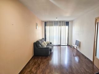 Flat  Calle nord 2. Piso de 2 habitaciones con parking en centro figueres.