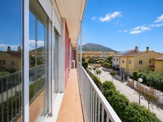 Etagenwohnung  Ronda paisos catalans. Luminoso piso de 3 habitaciones con terraza, parking y trastero