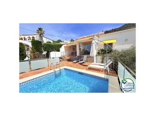 Casa  Calle d'albacete 30. Villa panorámica con vistas al mar, piscina privada y gran jardí