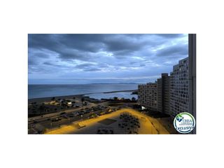 Flat in Carrer del delta-muga 12. Apartamento en primera línea de mar, reformado, con terraza y vi