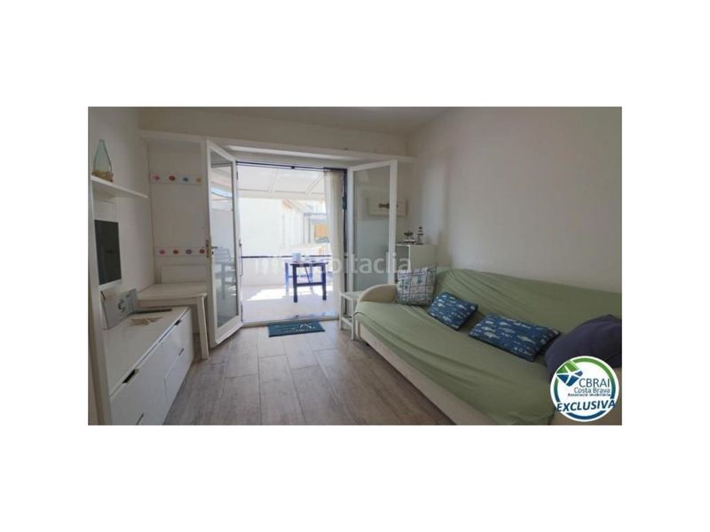 Foto a1fb0af1-440c-4867-8601-d75c10e018ed. Casa  con gran terraza al sur adosada ubicada en la zona de Sant Maurici en Empuriabrava