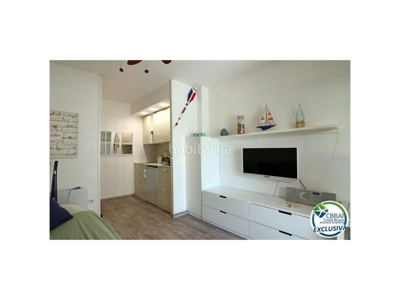 Foto eb2253c7-bccf-4853-8cae-af74b1c3f5f1. Casa  con gran terraza al sur adosada ubicada en la zona de Sant Maurici en Empuriabrava