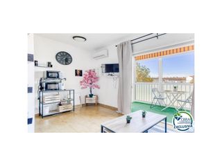 Monolocale  Carrer flamicell. Acogedor estudio con terraza cerrada en el sector flamicell